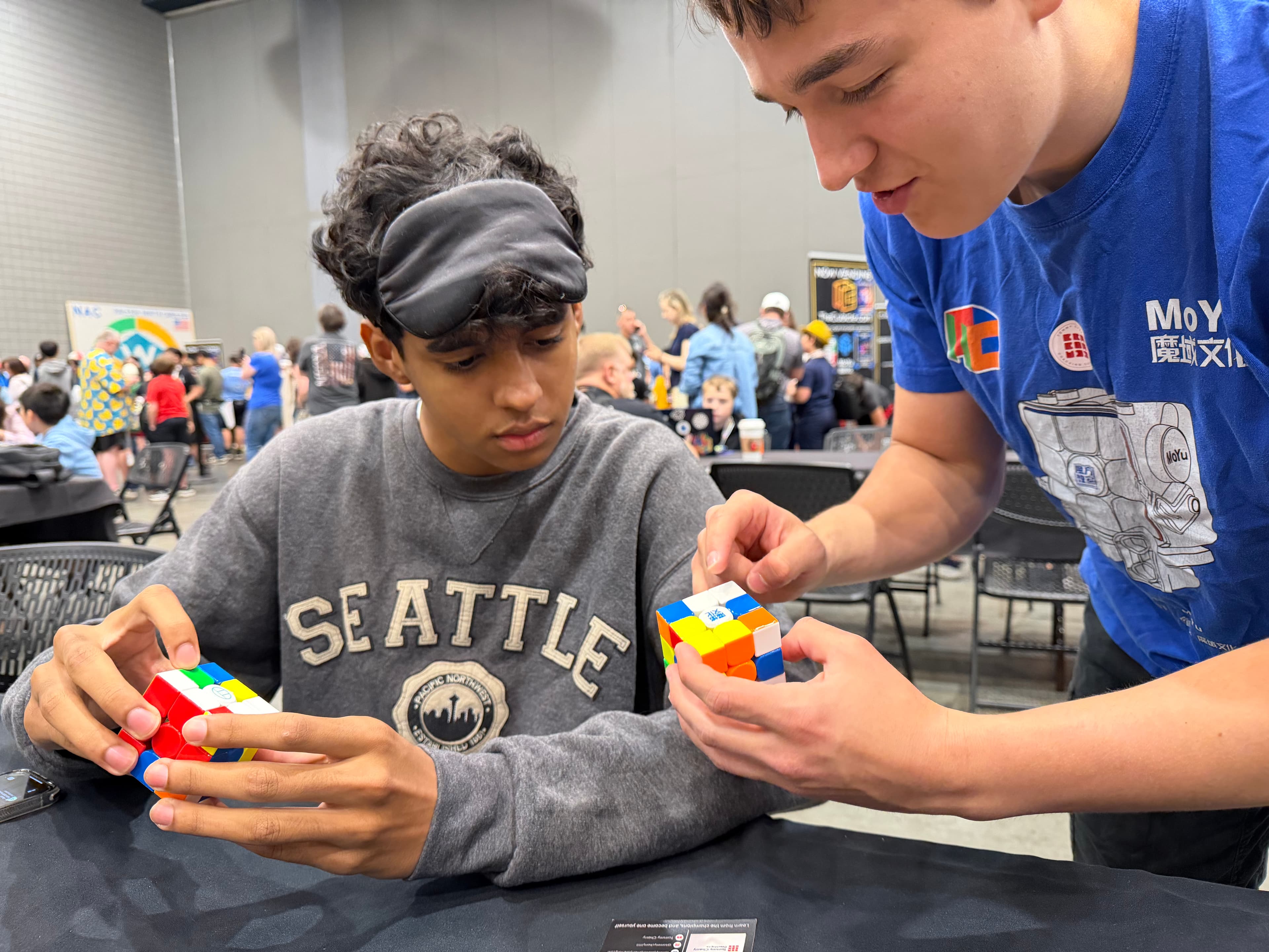 Omar Arrocha during a Rubik’s Cube coaching session